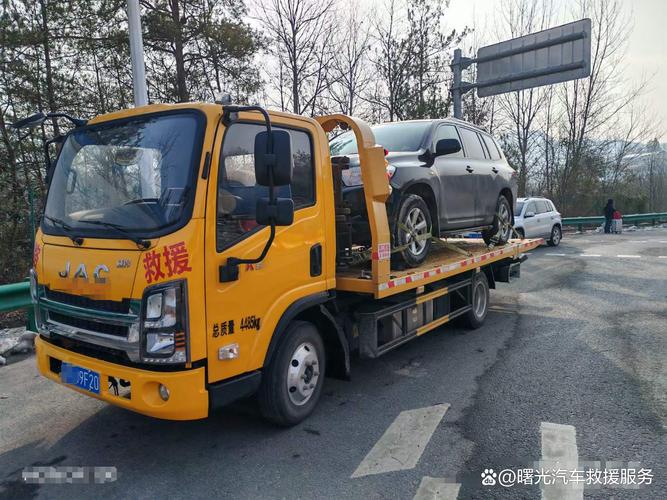 道路上的守護者 為什么高效的汽車救援服務至關重要